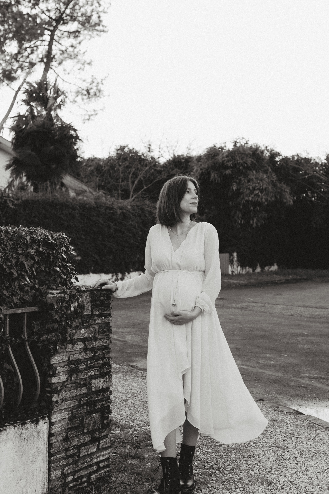 Photographe grossesse Bassin d'Arcachon, couple en balade nature